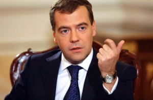 Медведев допустил увеличение долгов по зарплате в России