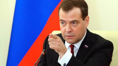 Медведев согласился с ОНФ, что закупки чиновников надо ограничить