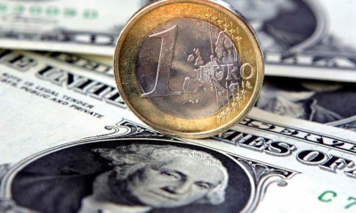Евро превысил 77 рублей, доллар достиг 70 рублей